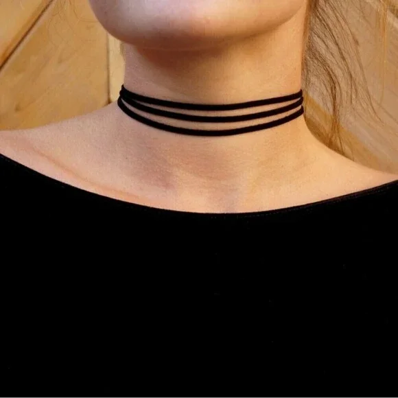 Black Triple Lace Velvet Choker Necklace NWT Gothic Minimalist - Picture 1 of 3